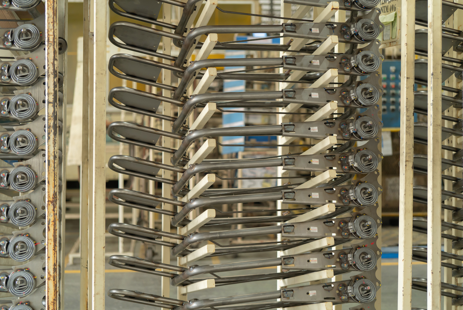 Endüstriyel Tesislerde Turnike Geçiş Sistemleri: Fabrika İçi Güvenlik, PDKS Entegrasyonu ve Kusursuz Geçiş Otomasyonu Rehberi